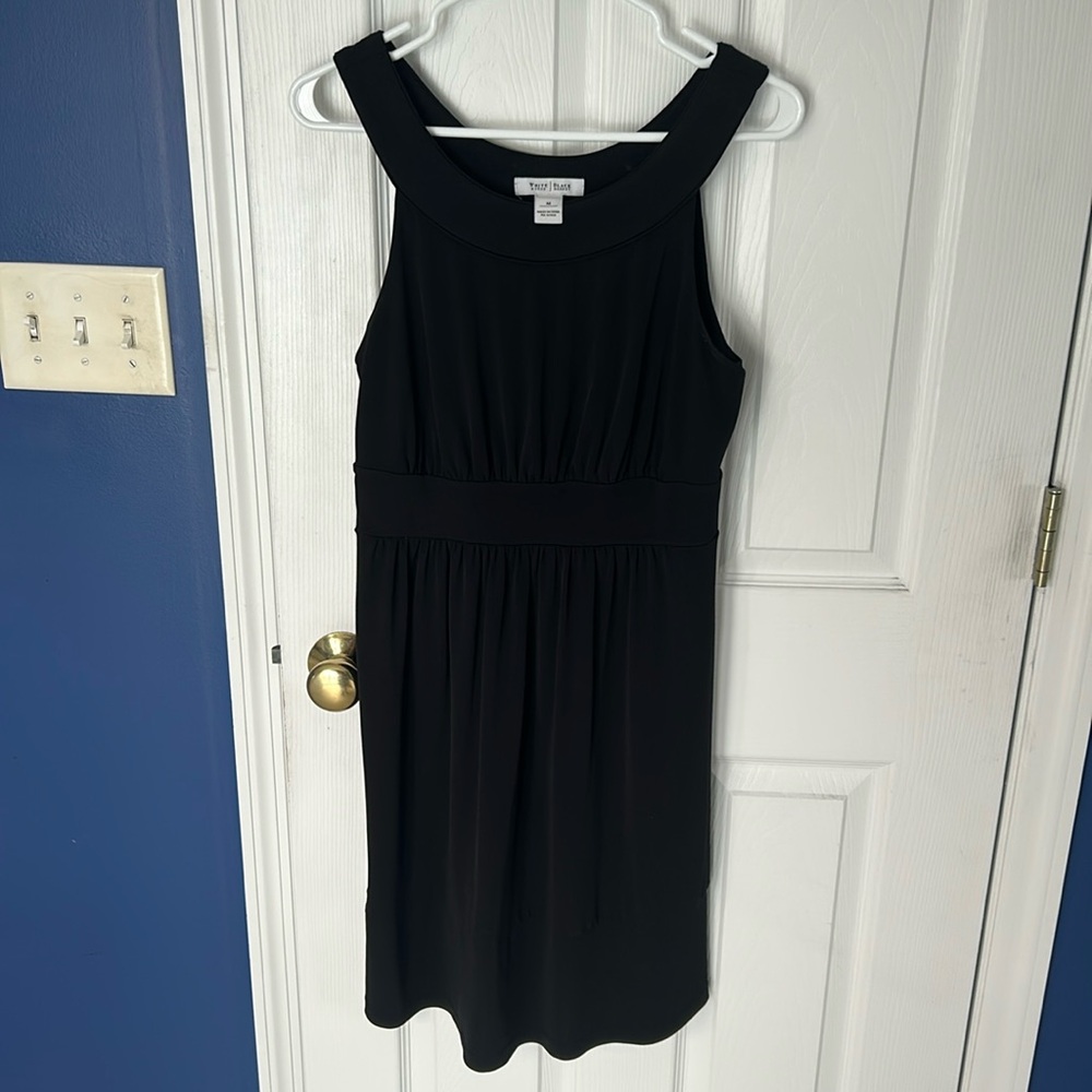 White House Black Market women’s size
M black sleeveless dress